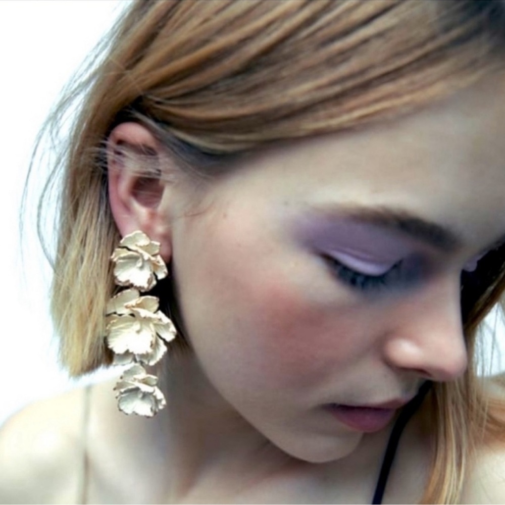 ZARA Oyster White Metal Floral Clip On Earrings NWT